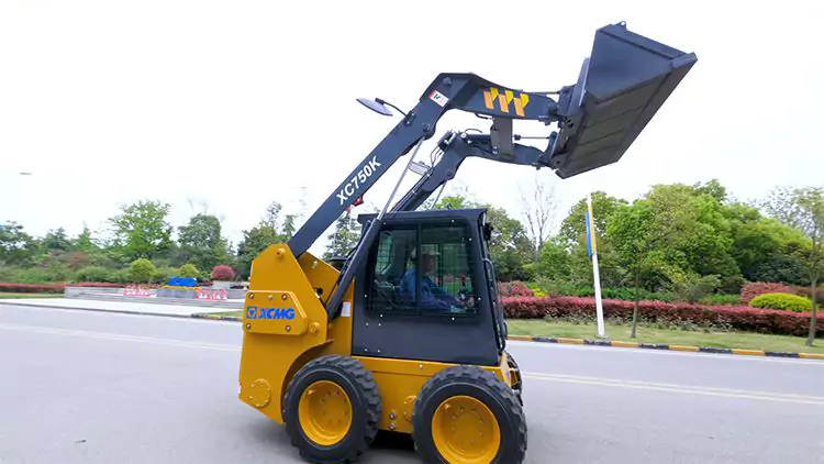 XCMG XC750K Skid Steer Loader-4