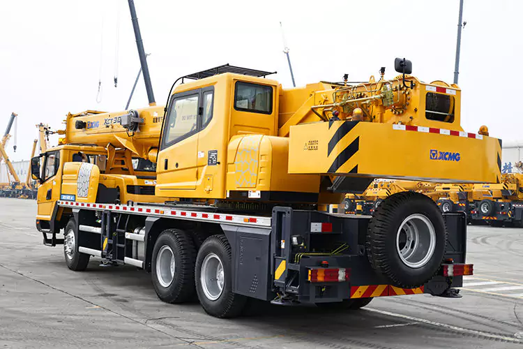 XCT30_M Truck Crane