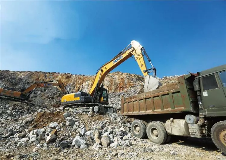 XCMG XE300U Crawler Excavator-3