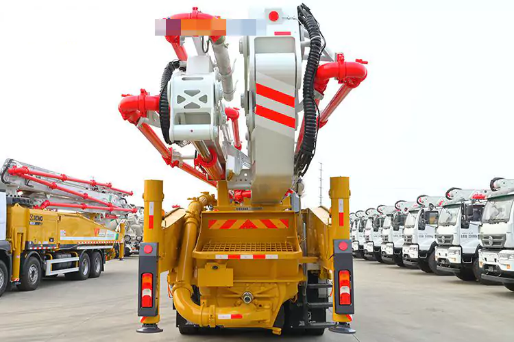 XCMG HB67V Truck-Mounted Concrete Pump-3